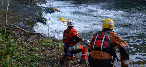 Water Reach and Rescue Pole Kit- 9m – Oceania Medical New Zealand